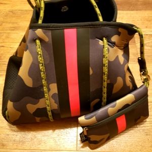 Girlie Girl original neoprene camo/pink purse